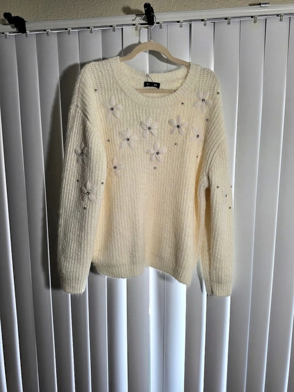 Express Cozy Sweater Floral Sweater in Cream Size Medium NWT